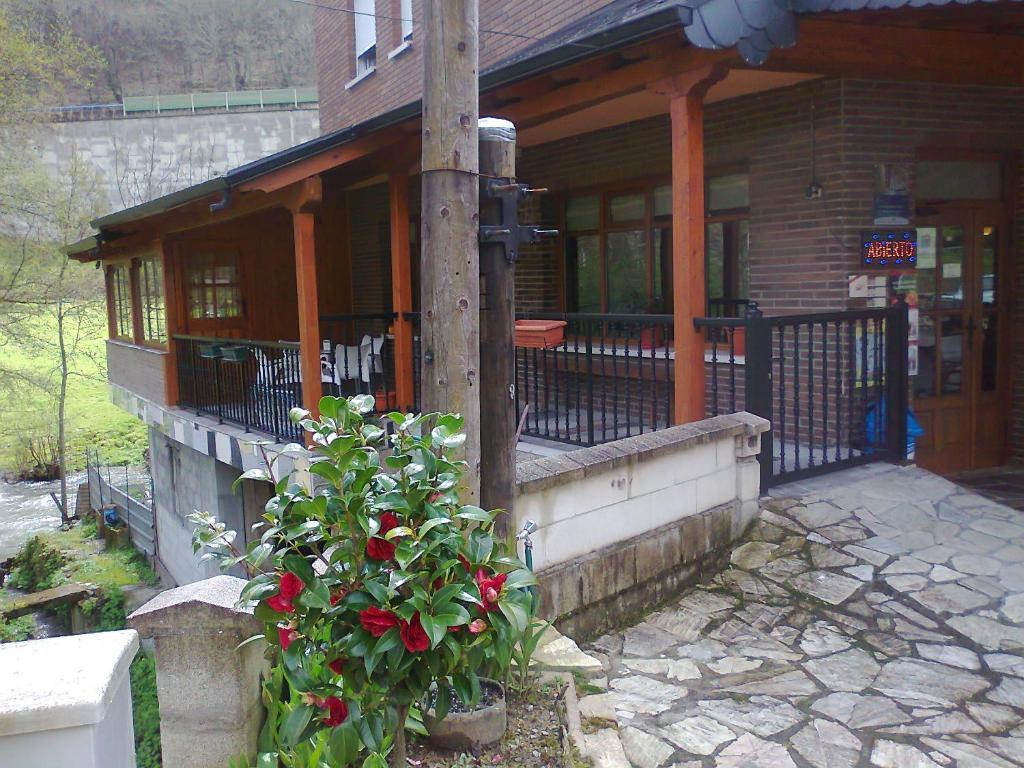 Hostal El Peregrino La Portela de Valcarce Exterior photo